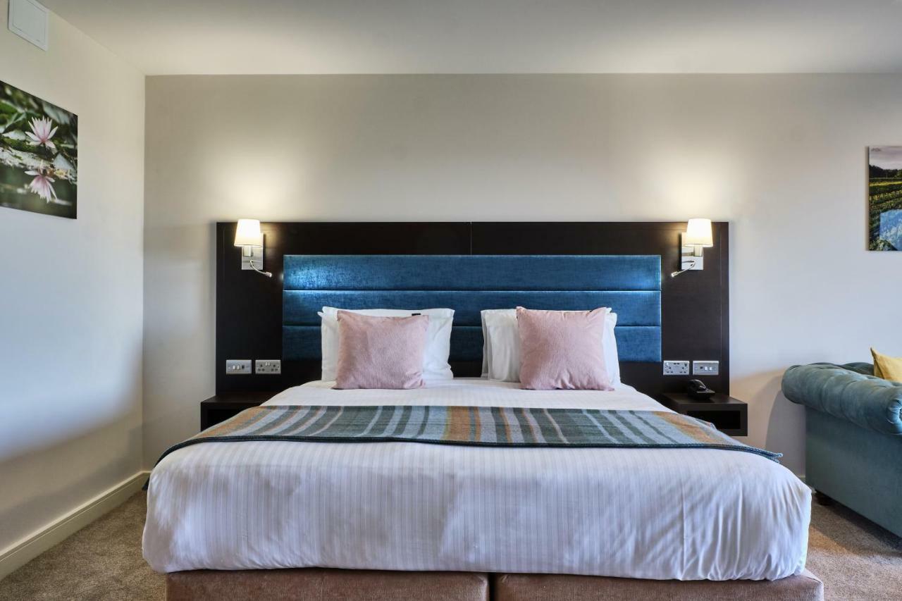 Llanerch Vineyard Hotel Hensol Extérieur photo