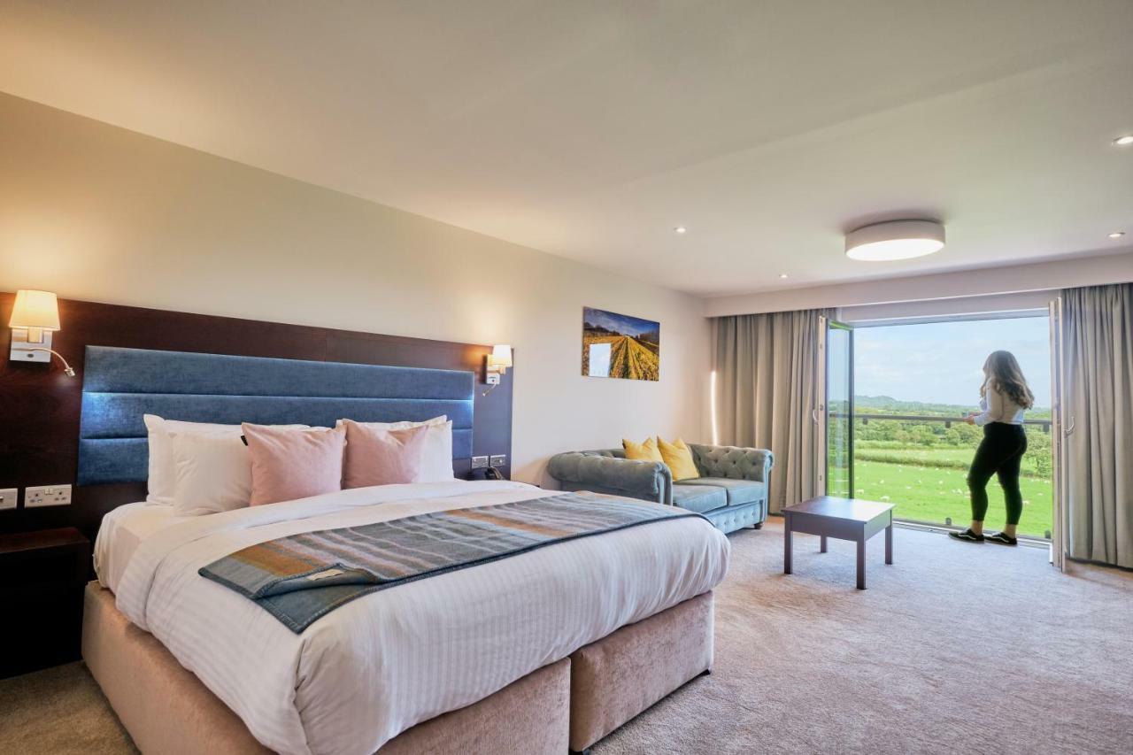 Llanerch Vineyard Hotel Hensol Extérieur photo