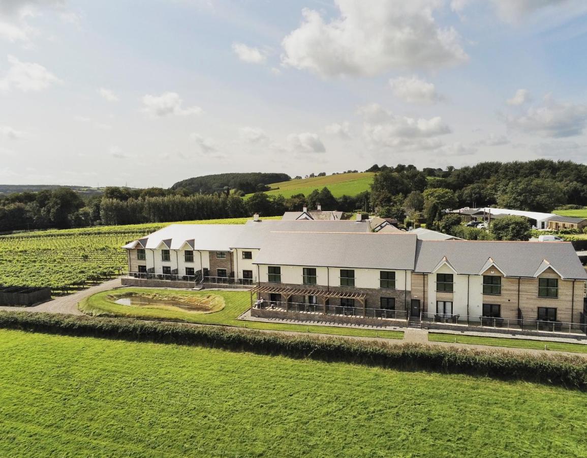 Llanerch Vineyard Hotel Hensol Extérieur photo
