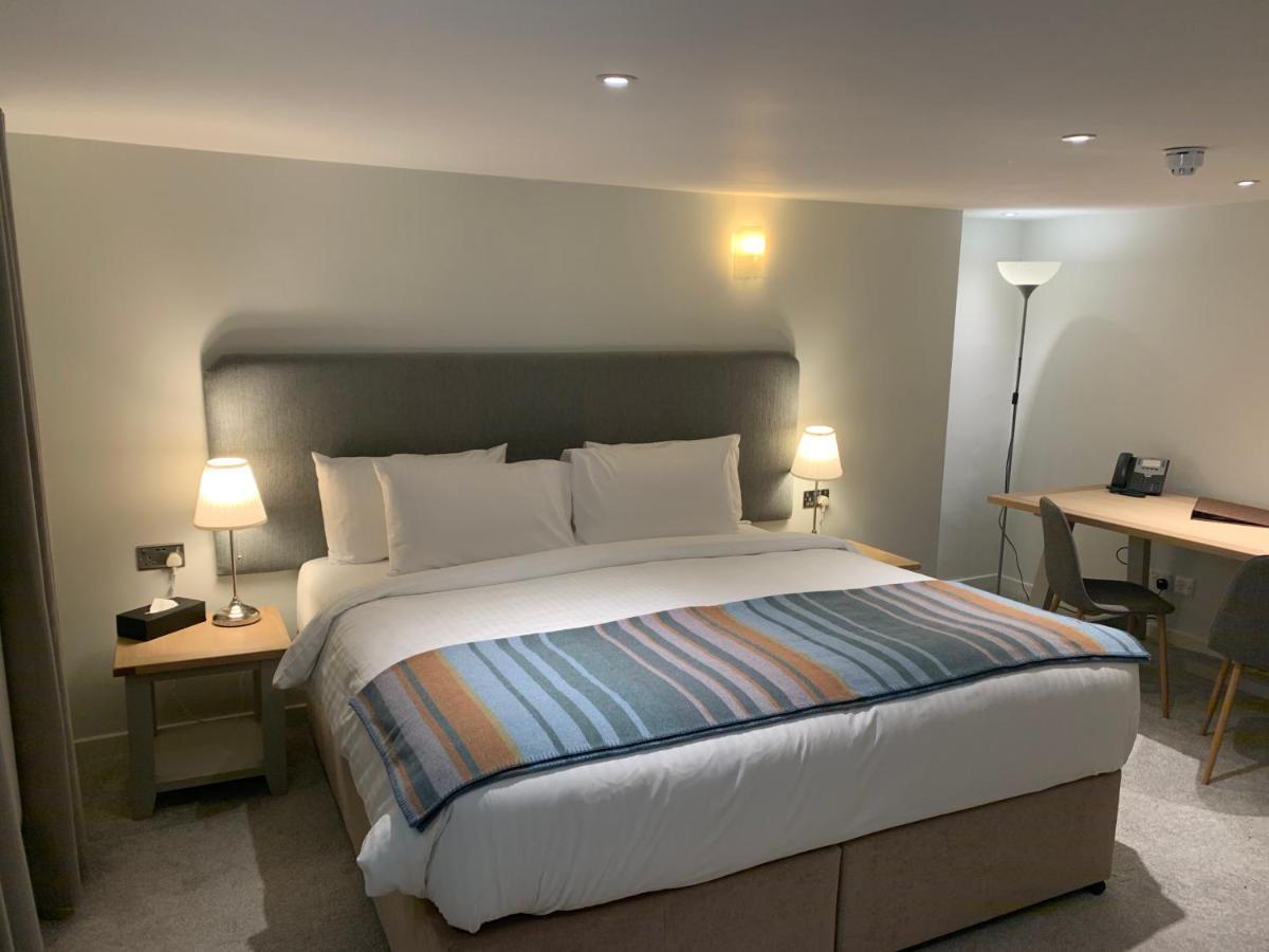 Llanerch Vineyard Hotel Hensol Extérieur photo